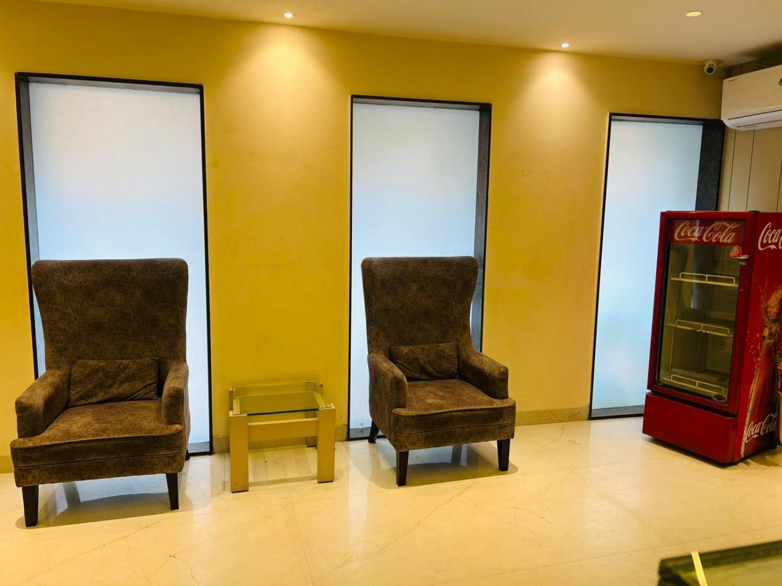 אמריצר Hotel White House Walking Distance From Golden Temple- With Parking מראה חיצוני תמונה
