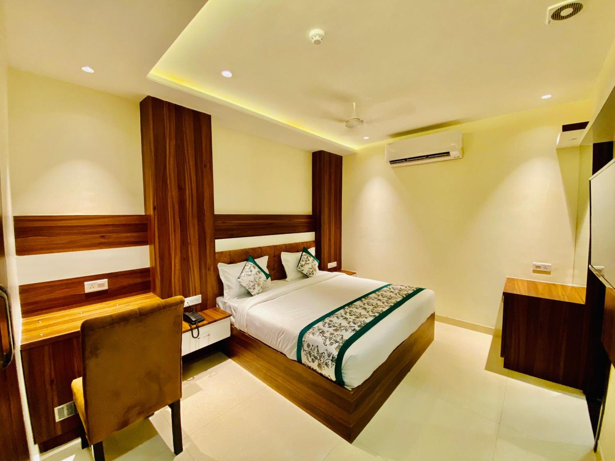 אמריצר Hotel White House Walking Distance From Golden Temple- With Parking מראה חיצוני תמונה